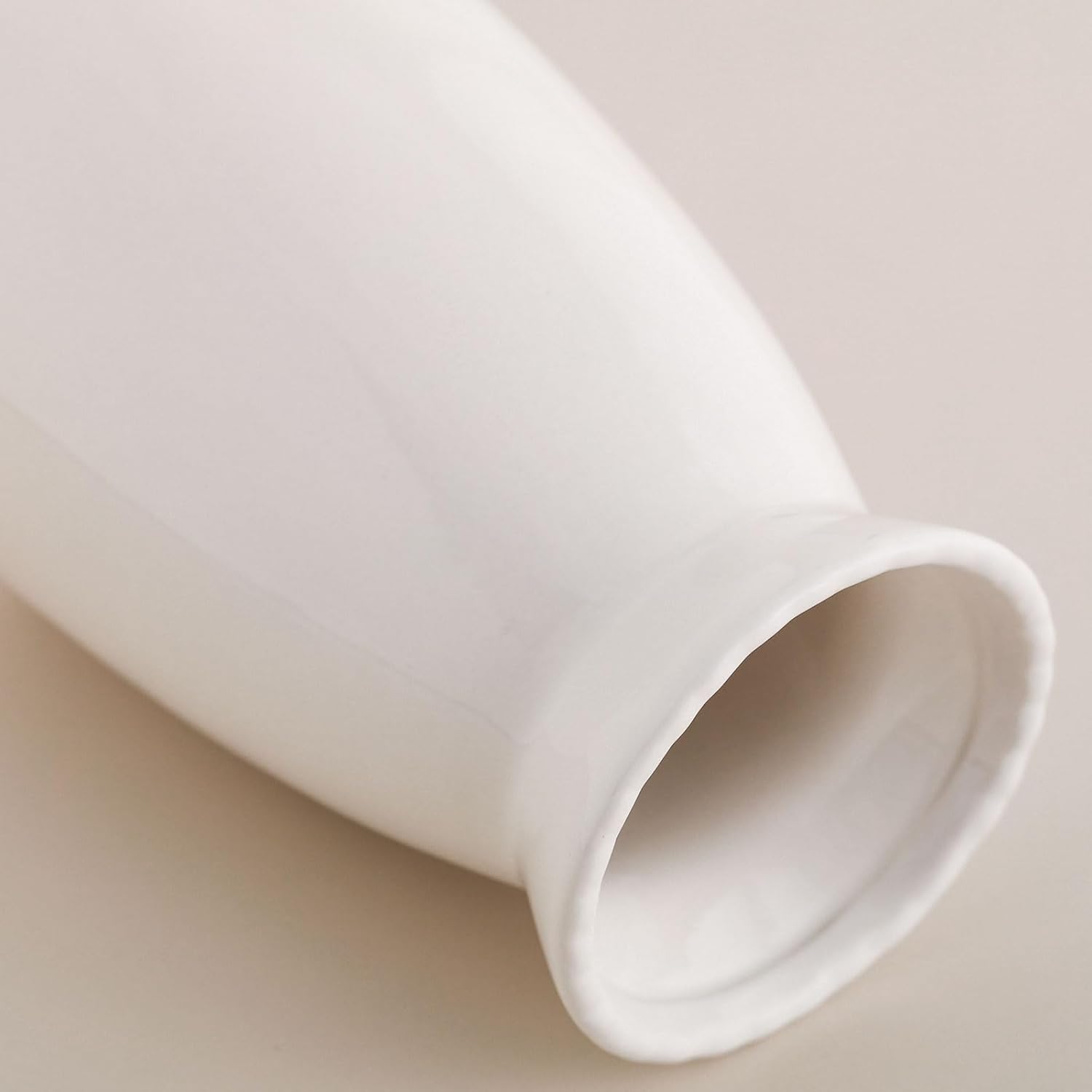 HJN White Flower Vase - Modern Ceramic Decor