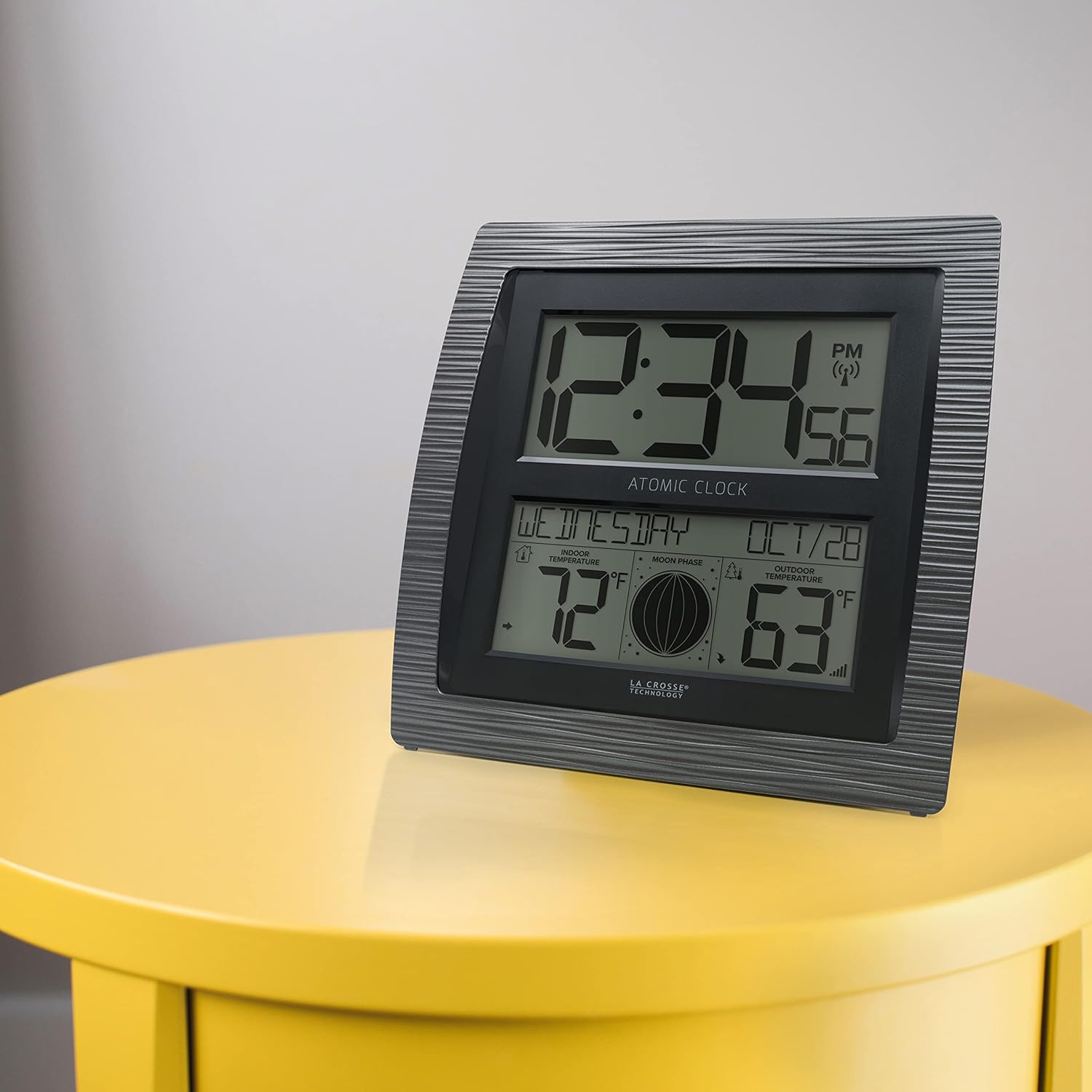 La Crosse Technology BBB86118 Curved Atomic Digital Clock with Moon Phase and Temperature