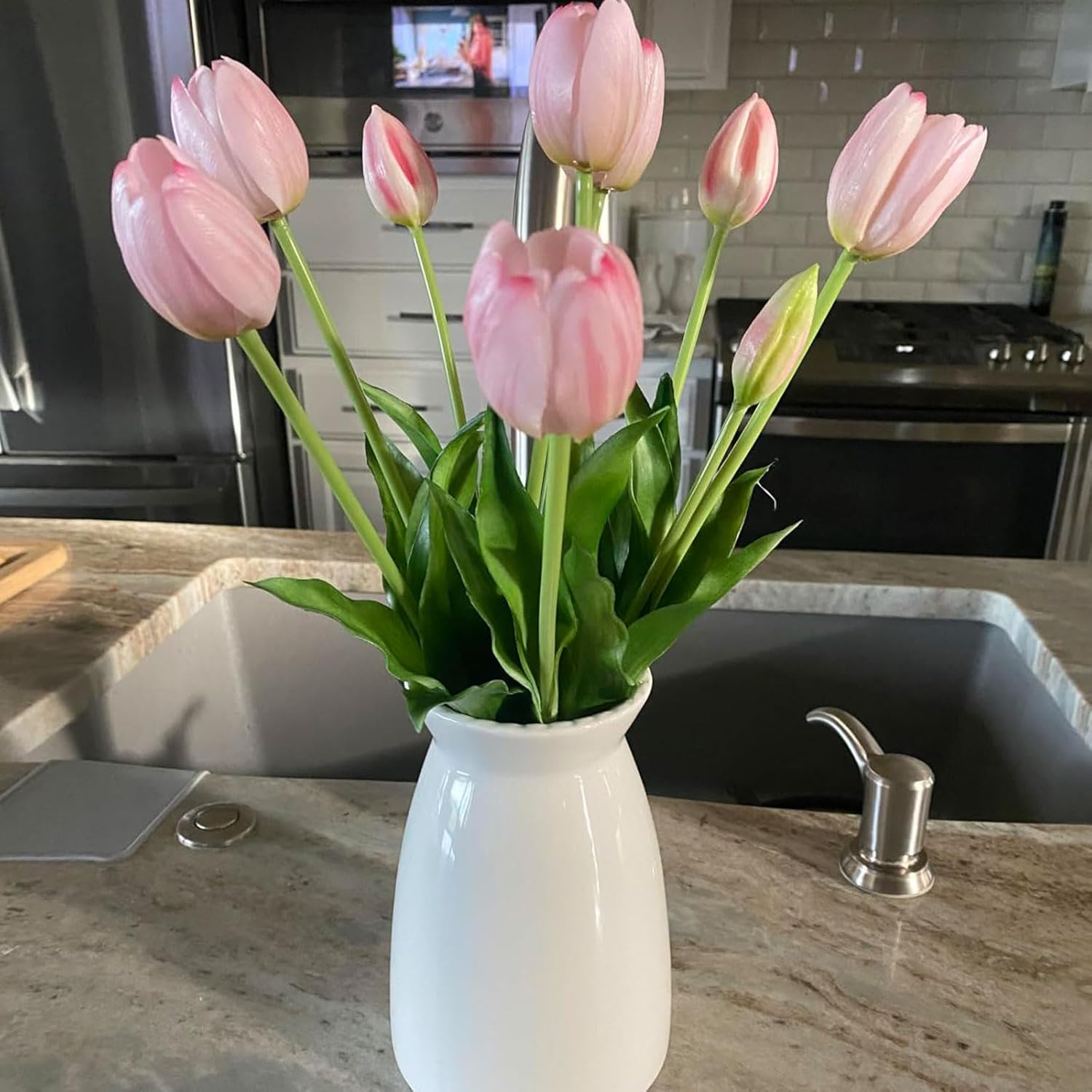 HJN White Flower Vase - Modern Ceramic Decor
