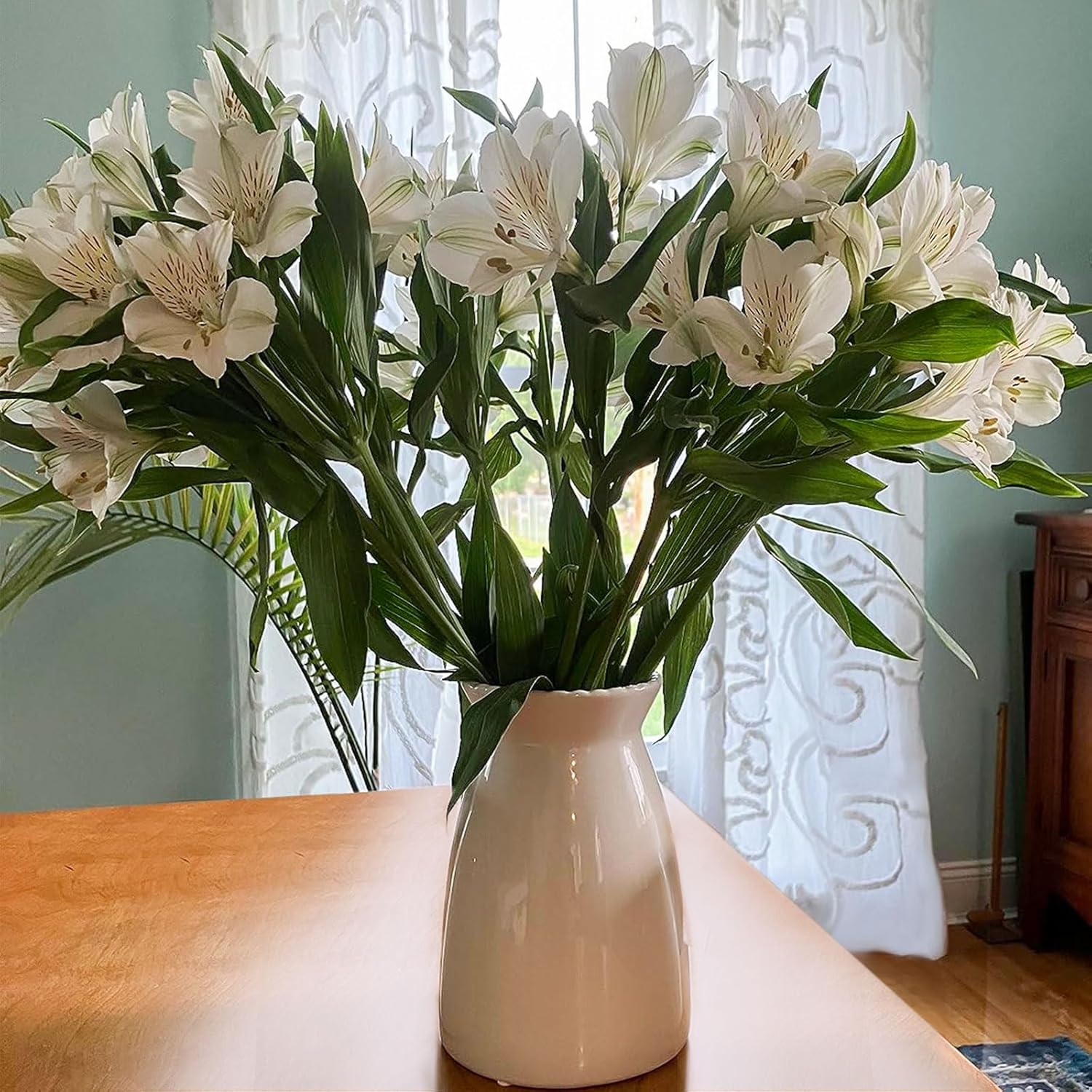 HJN White Flower Vase - Modern Ceramic Decor