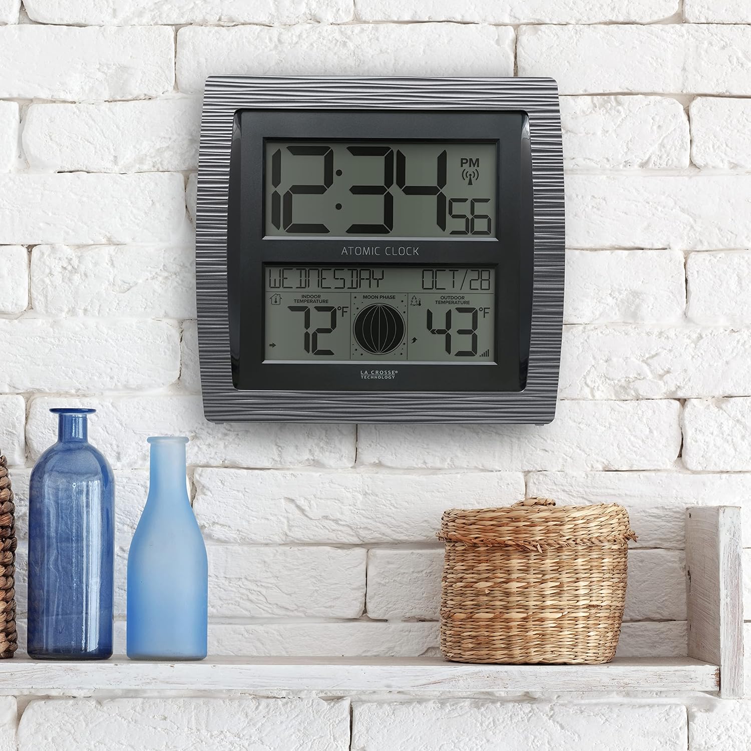 La Crosse Technology BBB86118 Curved Atomic Digital Clock with Moon Phase and Temperature
